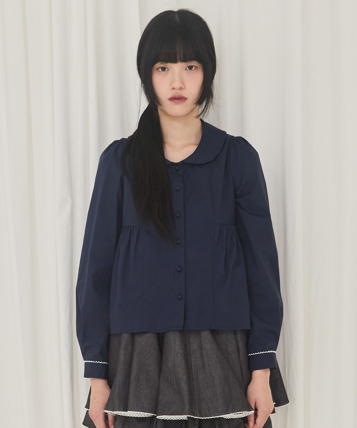 알키알카(ALKI ALKA) Round Collar Shirring Blouse (Navy)