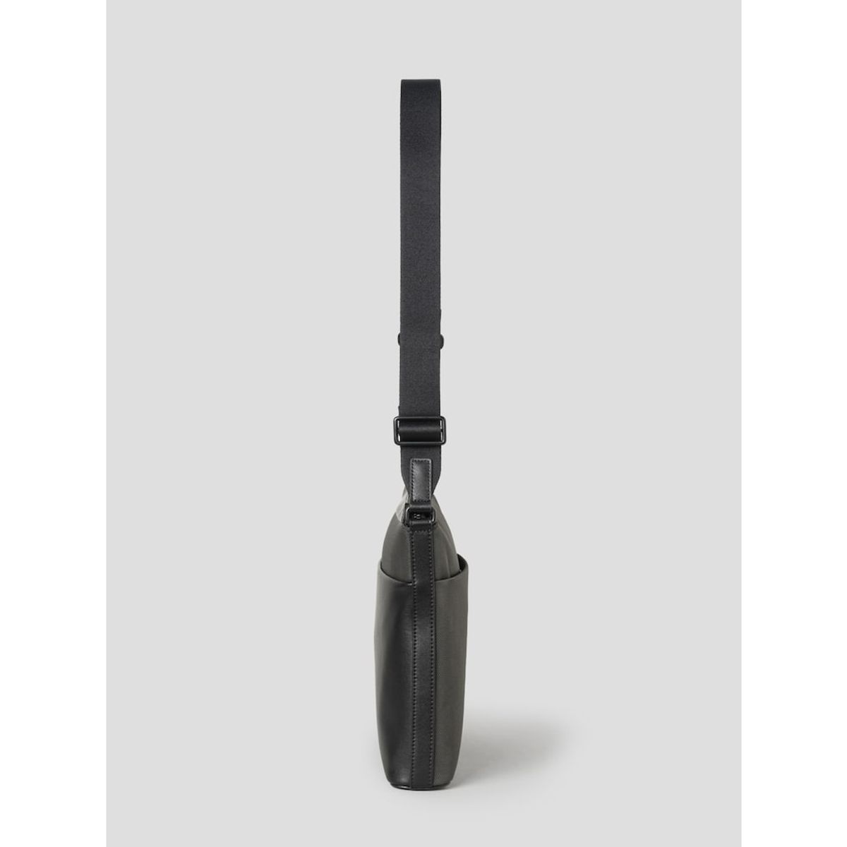 빈폴 액세서리(BEANPOLE ACCESSORY) 커뮤터 가로 메신저  - 그레이