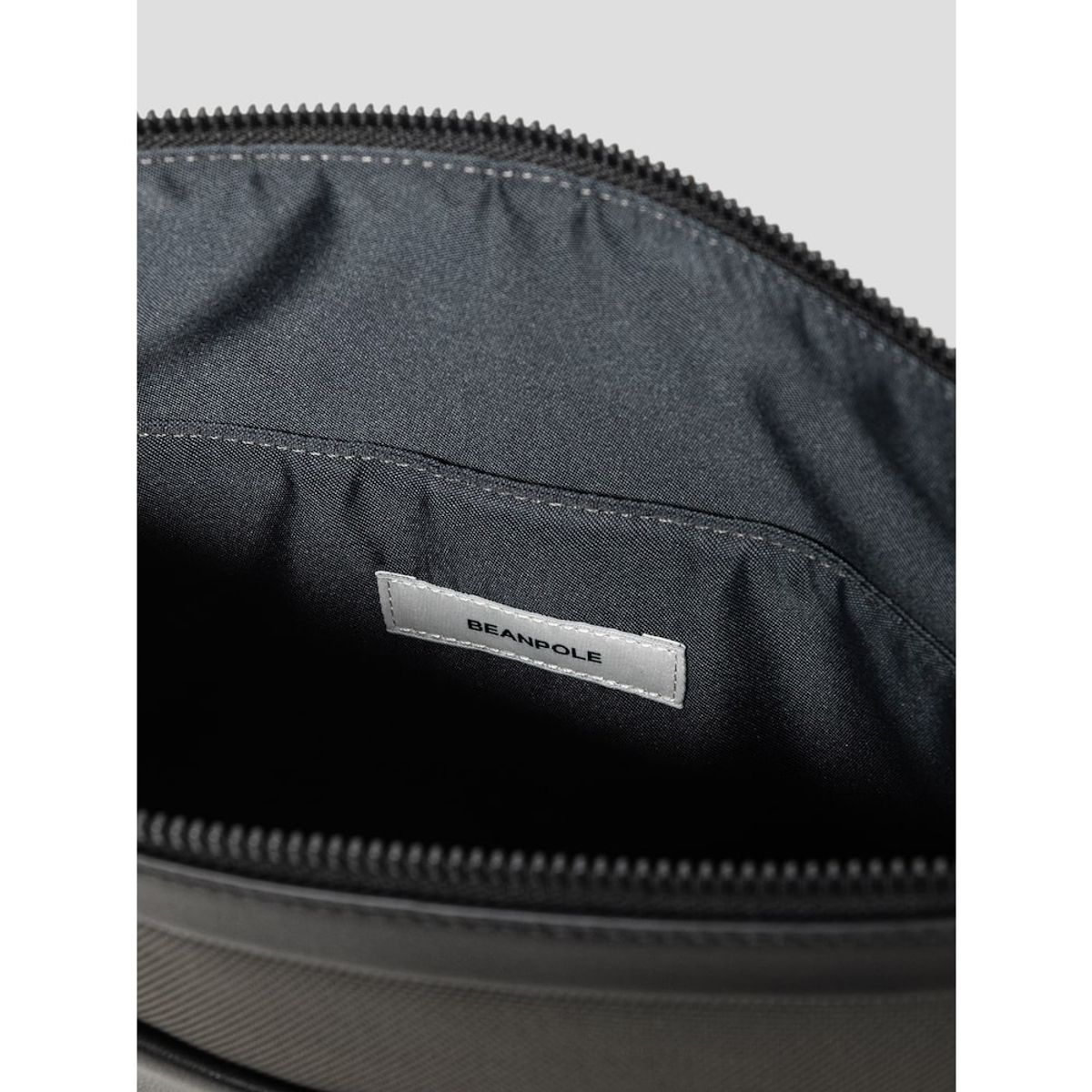 빈폴 액세서리(BEANPOLE ACCESSORY) 커뮤터 가로 메신저  - 그레이