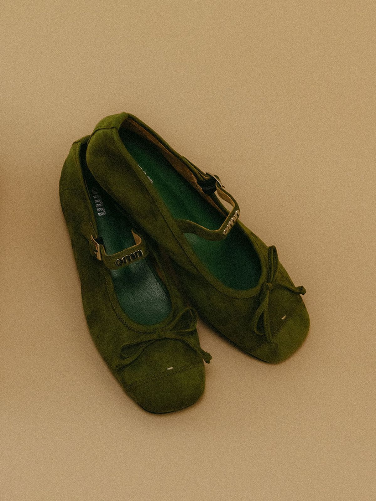 옴니포턴트(OMNIPOTENT) (206) omn Flat Shoes _Olive