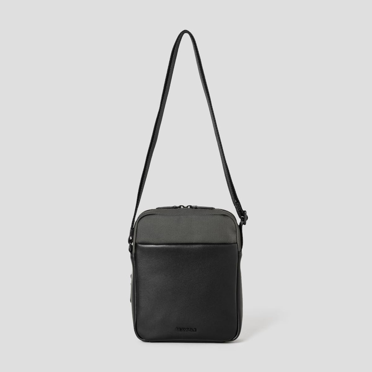 빈폴 액세서리(BEANPOLE ACCESSORY) 커뮤터 세로 메신저  - 그레이