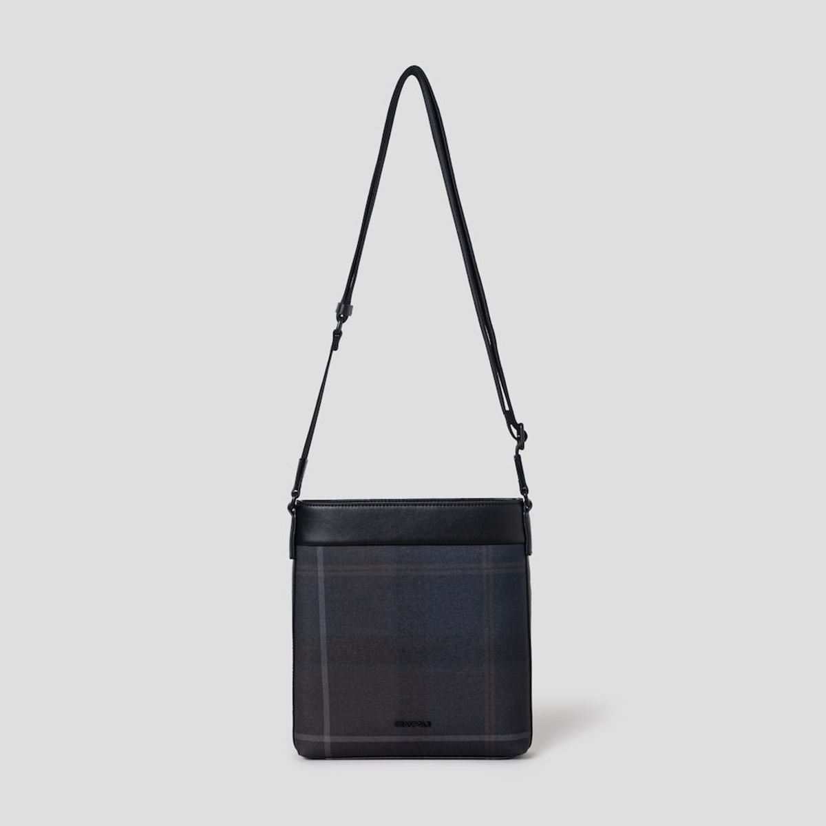 빈폴 액세서리(BEANPOLE ACCESSORY) 커뮤터 체크 세로 메신저  - 네이비