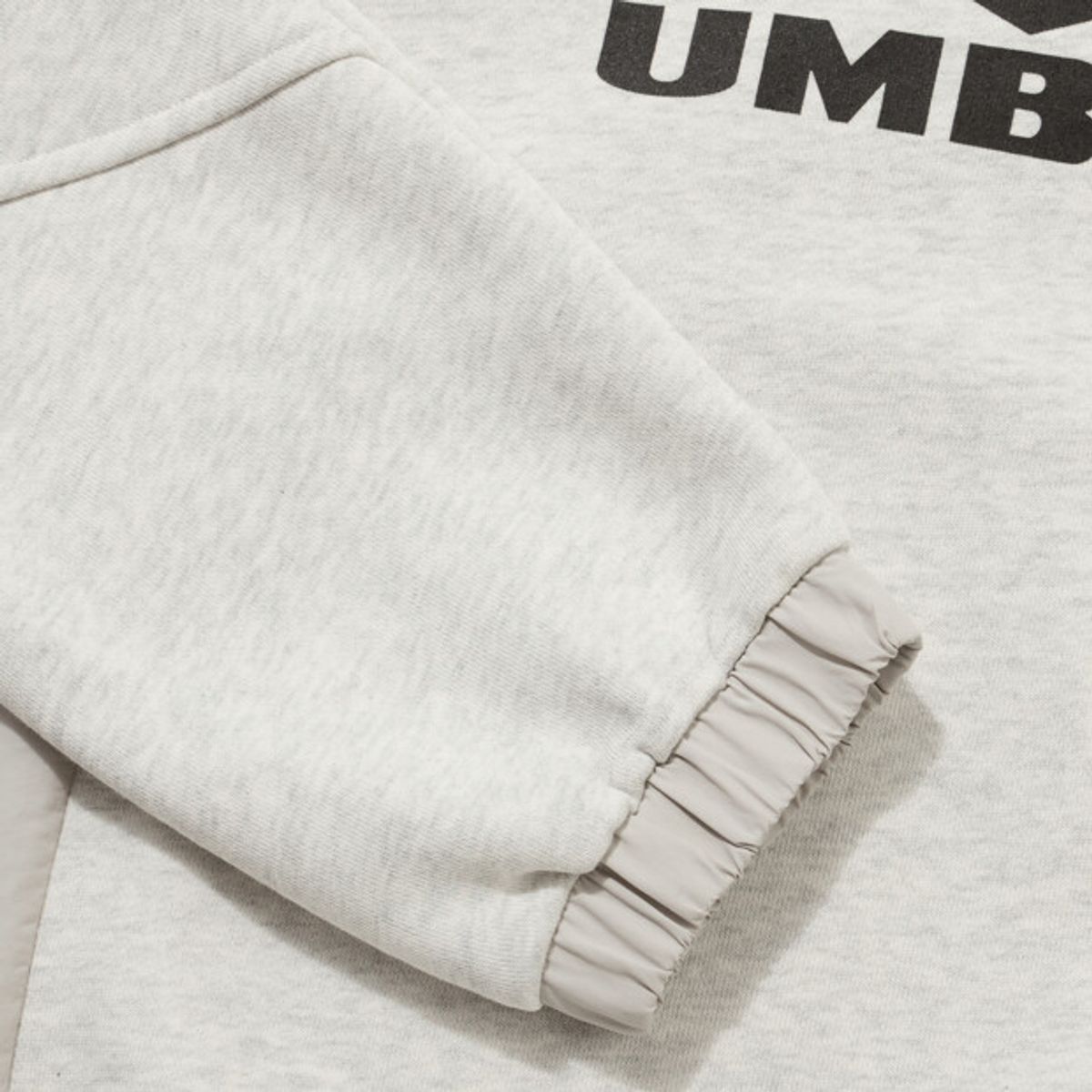 엄브로(UMBRO) HBL 하이브리드 니트 맨투맨 아이보리(UQ321CFS97)