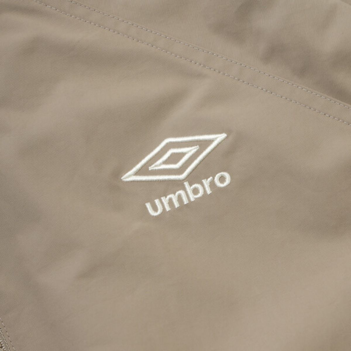 엄브로(UMBRO) 팝러쉬 기모 바람막이 자켓 베이지(UQ323CJK95)