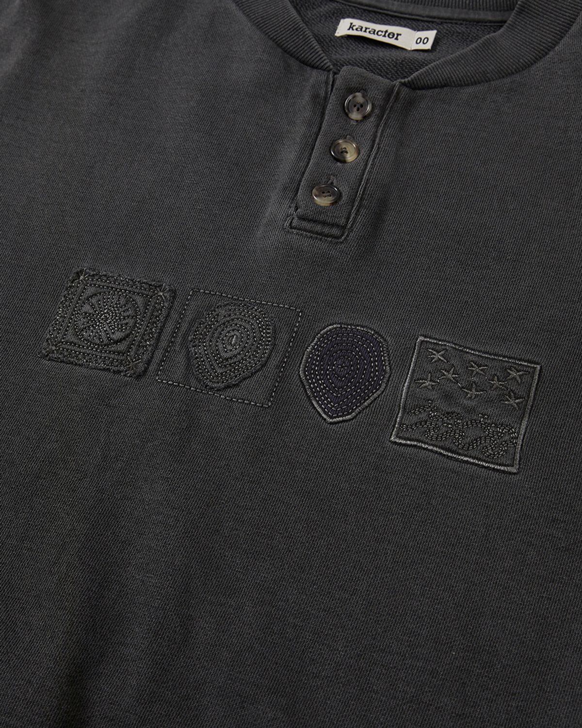 카락터(KARACTOR) Symbolic button sweatshirt / Dusty charcoal