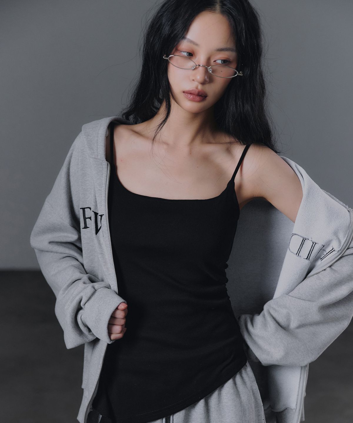 그로우하이드(GROWHIDE) 뉴엣 자수 오버핏 후드 집업