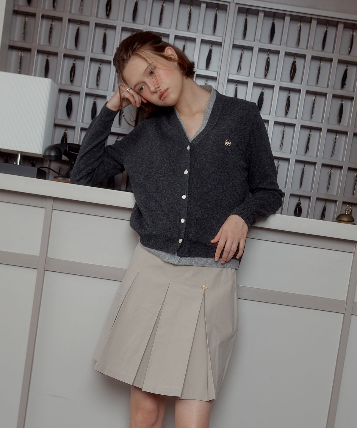 아노에틱(ANOETIC) ANC LAYERED V-NECK CARDIGAN_CHARCOAL