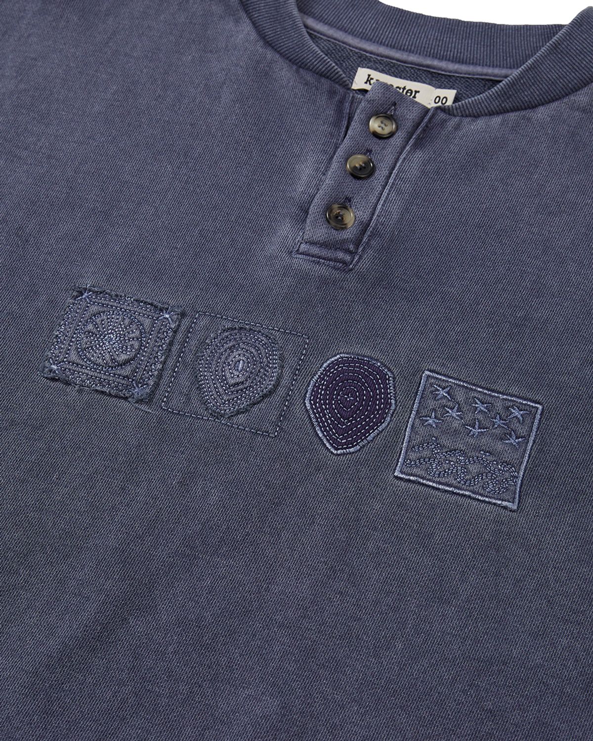 카락터(KARACTOR) Symbolic button sweatshirt / Vintage navy