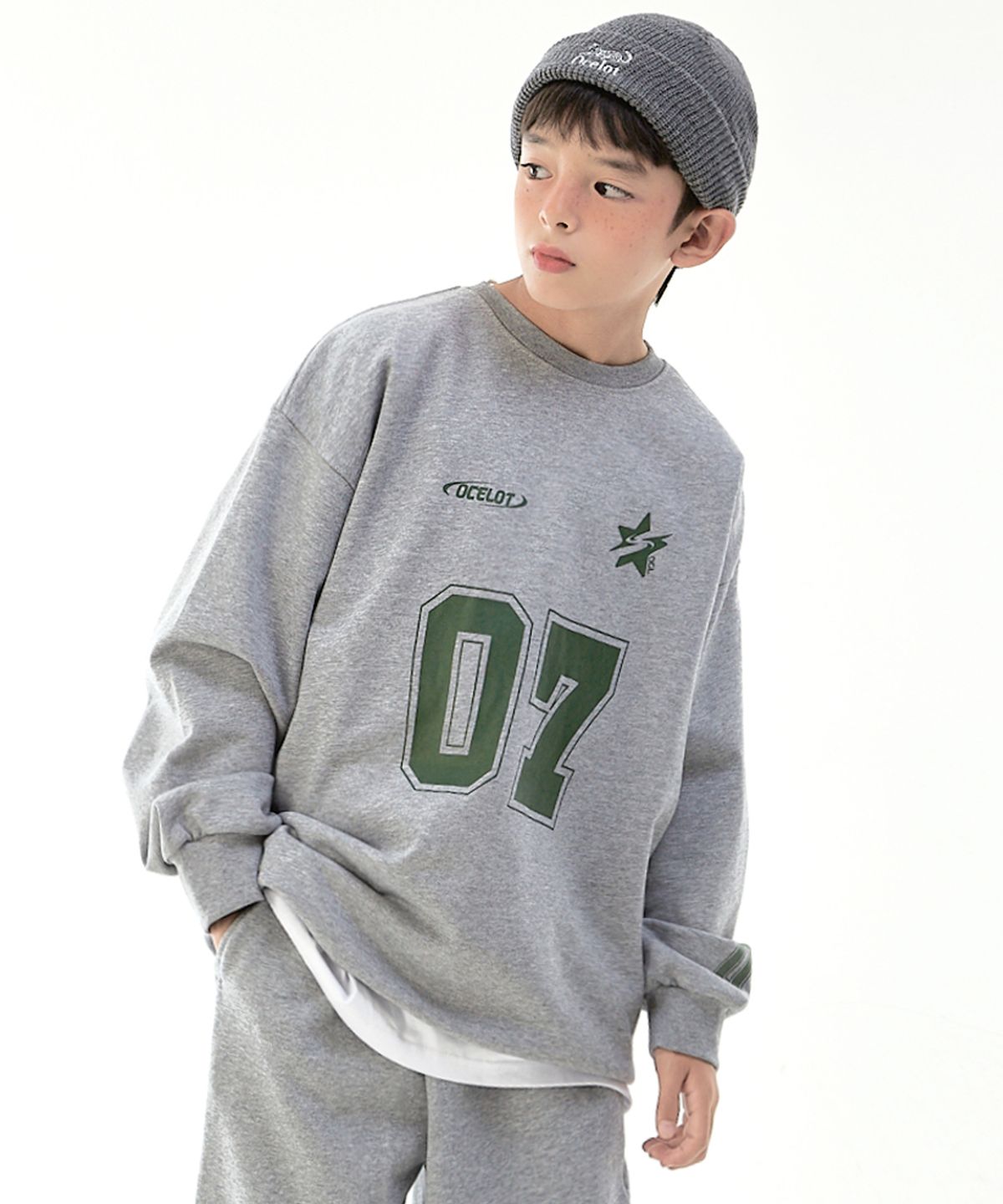 오실롯 주니어(OCELOT JUNIOR) D32 플레이 맨투맨 (그레이)