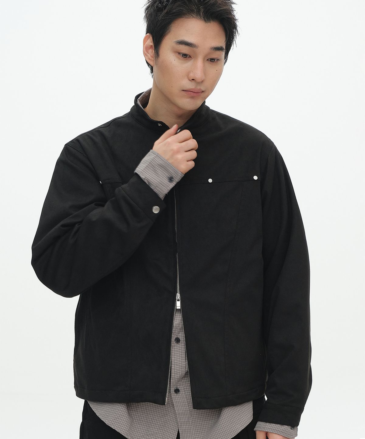 플레이스스튜디오맨(PLACESTUDIOMAN) 스웨이드 리벳 포인트 스탠다드 투웨이 스냅 블루종 자켓 [블랙]