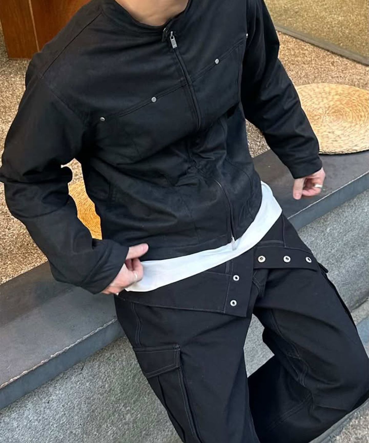 플레이스스튜디오맨(PLACESTUDIOMAN) 스웨이드 리벳 포인트 스탠다드 투웨이 스냅 블루종 자켓 [블랙]