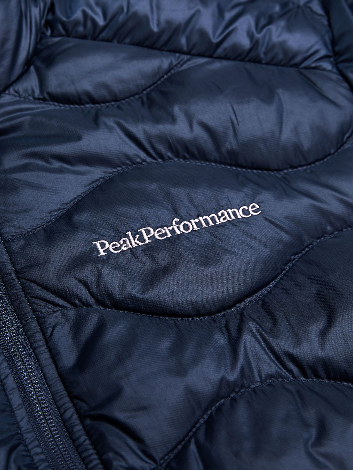 피크퍼포먼스(PEAKPERFORMANCE) 힐리움 다운 후드 자켓 M