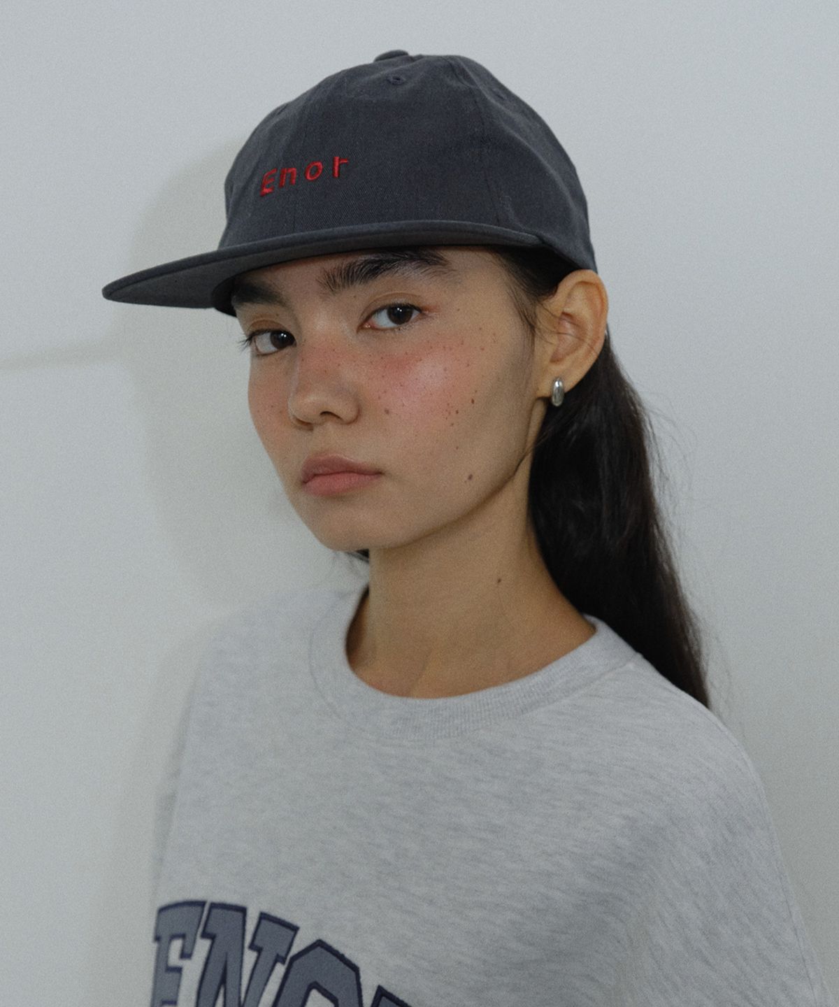 엔오르(EN OR) [CORE] ENOR SMALL LOGO BALL CAP - CHARCOAL