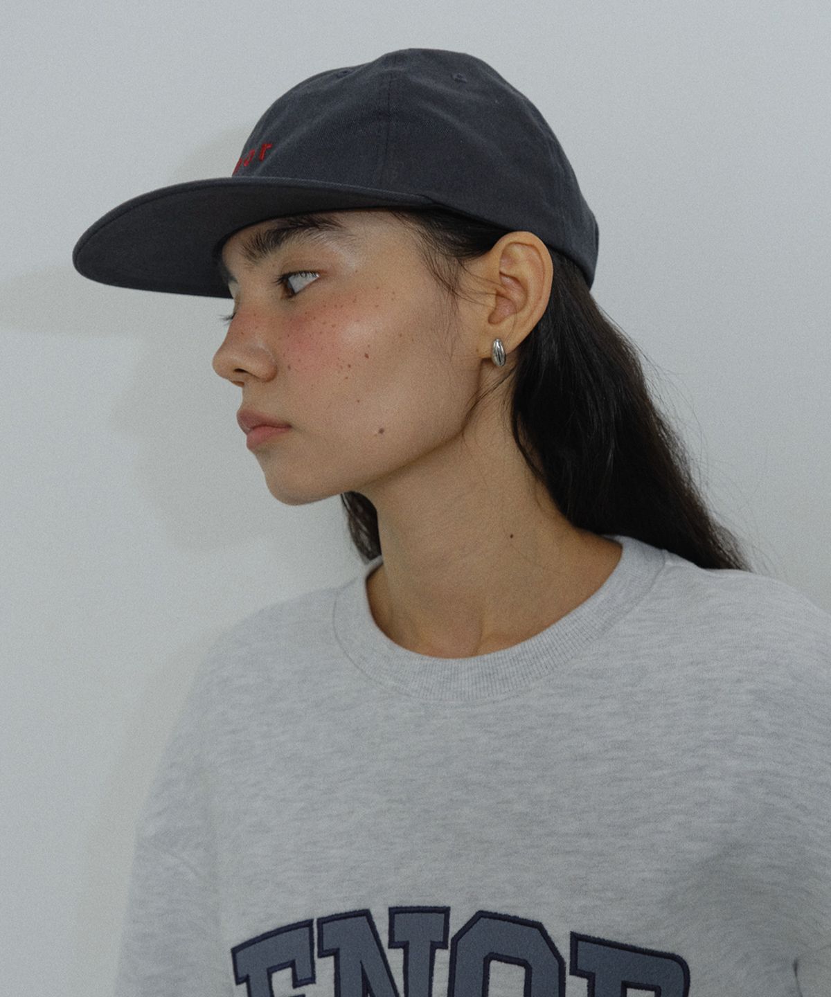 엔오르(EN OR) [CORE] ENOR SMALL LOGO BALL CAP - CHARCOAL