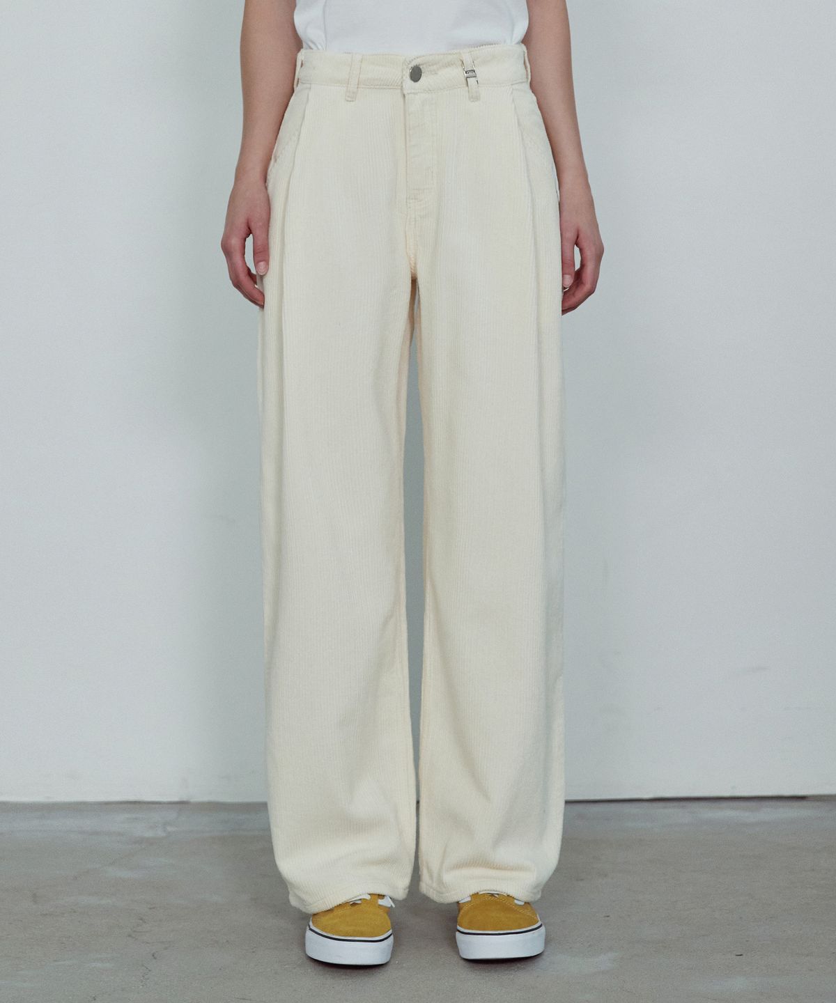 논앤논(NON AND NON) VERTICAL TUCK CORDUROY WIDE PANTS_NFPT5306