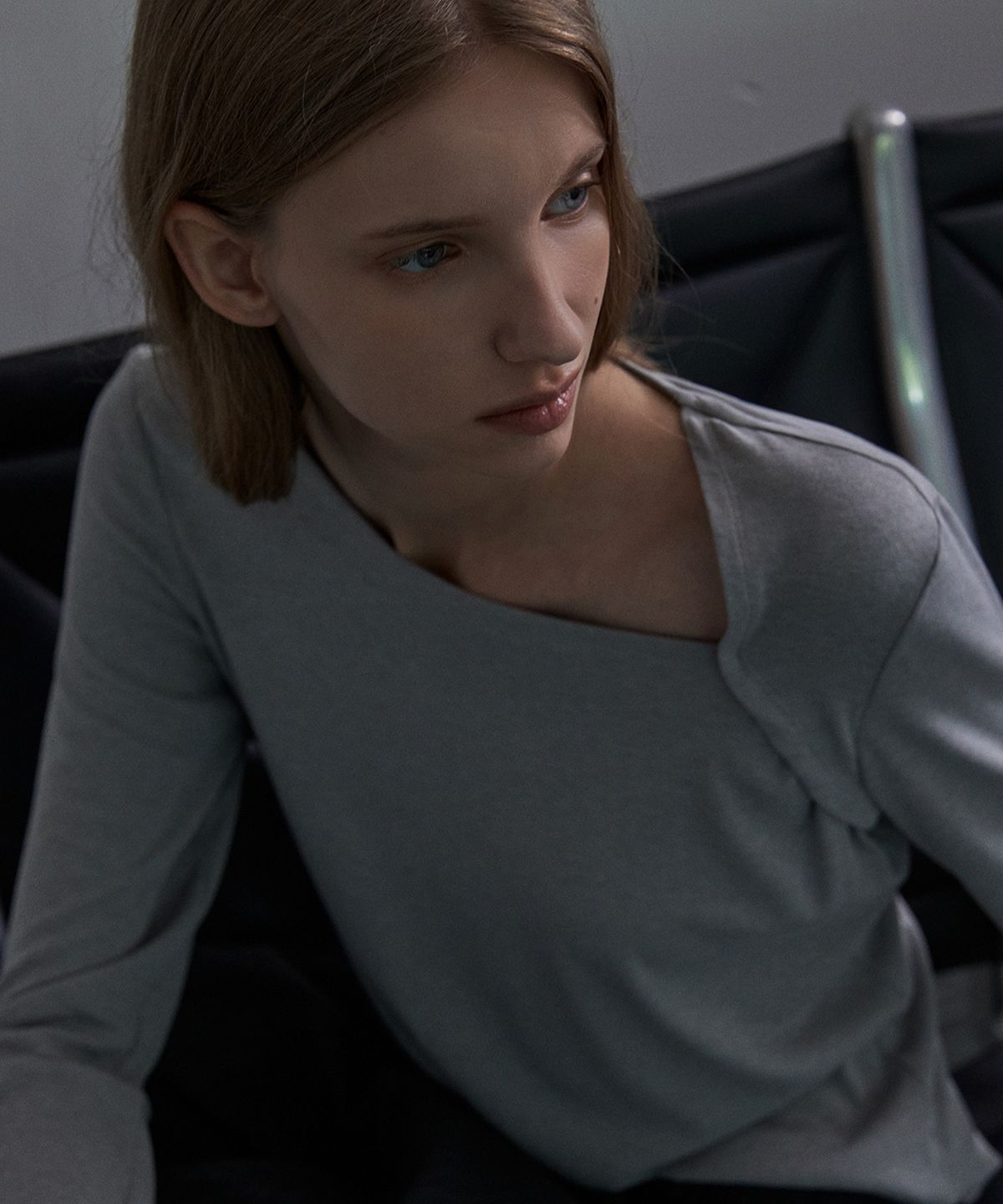 논앤논(NON AND NON) UNBALANCE NECK SLIM T-SHIRT_NFTS5275