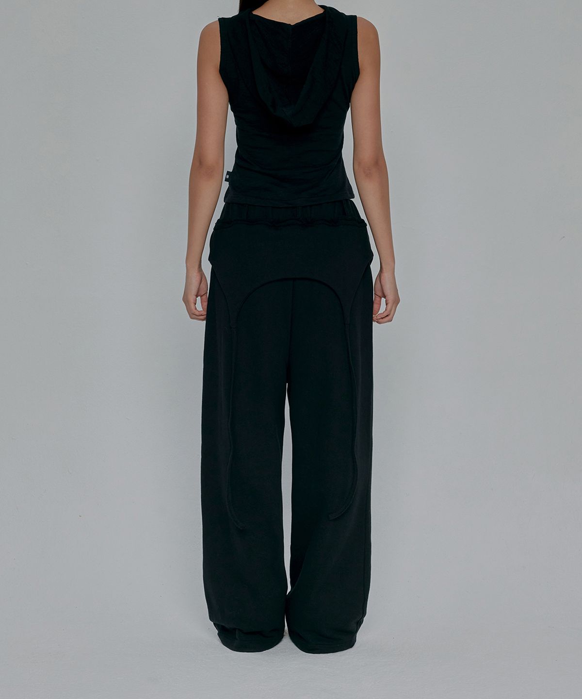 길라아카이브(GILAARCHIVE) OVERLAP SCRIPT SWEATPANTS_BLACK