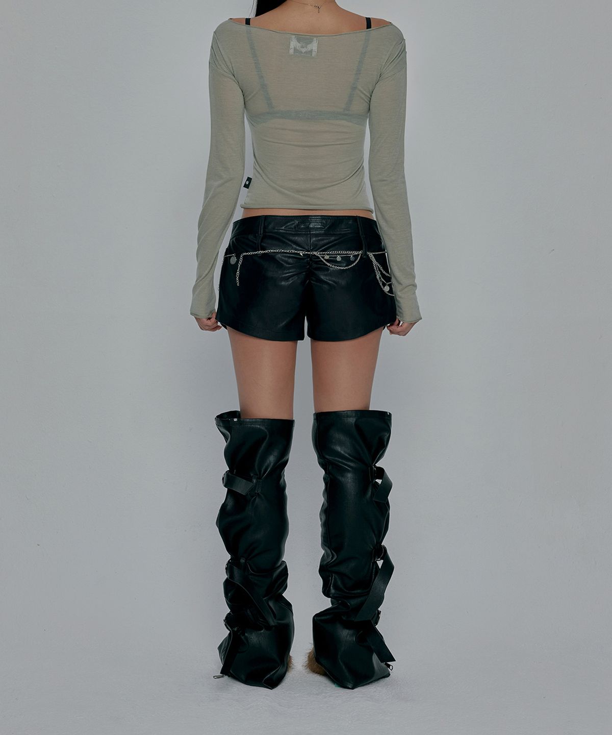 길라아카이브(GILAARCHIVE) SHIRRING LEATHER SHORTS_BLACK
