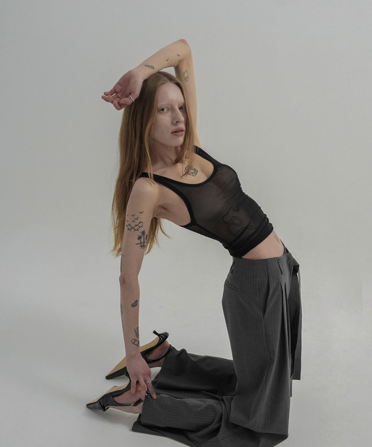 분트(VOONT) Skinline Sleeveless (BLACK)