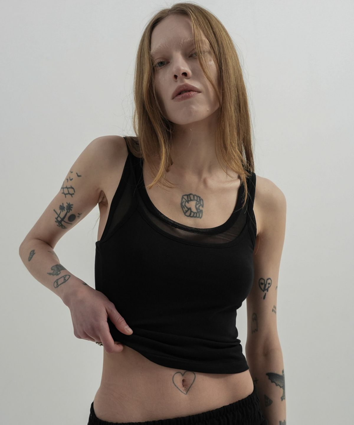 분트(VOONT) Skinline Sleeveless (BLACK)