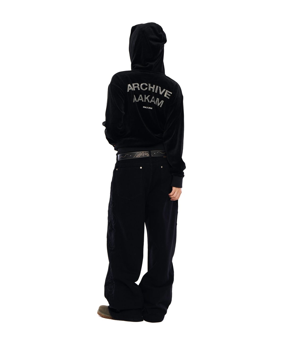 아캄(AAKAM) Rhinestone Velour Zip-Up Hoodie (Black)