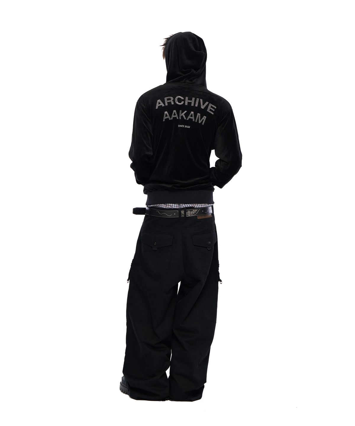 아캄(AAKAM) Rhinestone Velour Zip-Up Hoodie (Black)
