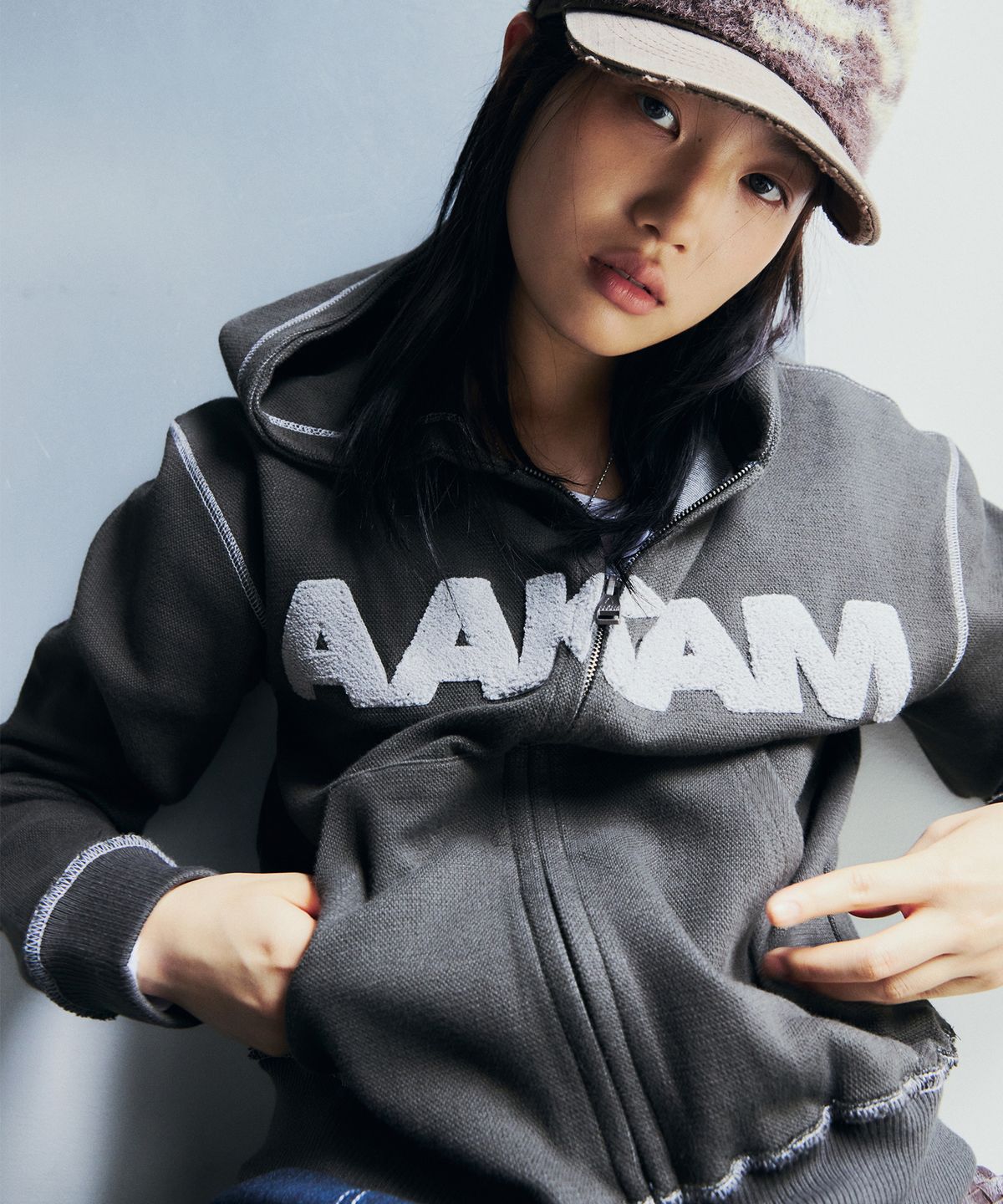 아캄(AAKAM) Boucle Logo Zip-Up Hoodie (Khaki)