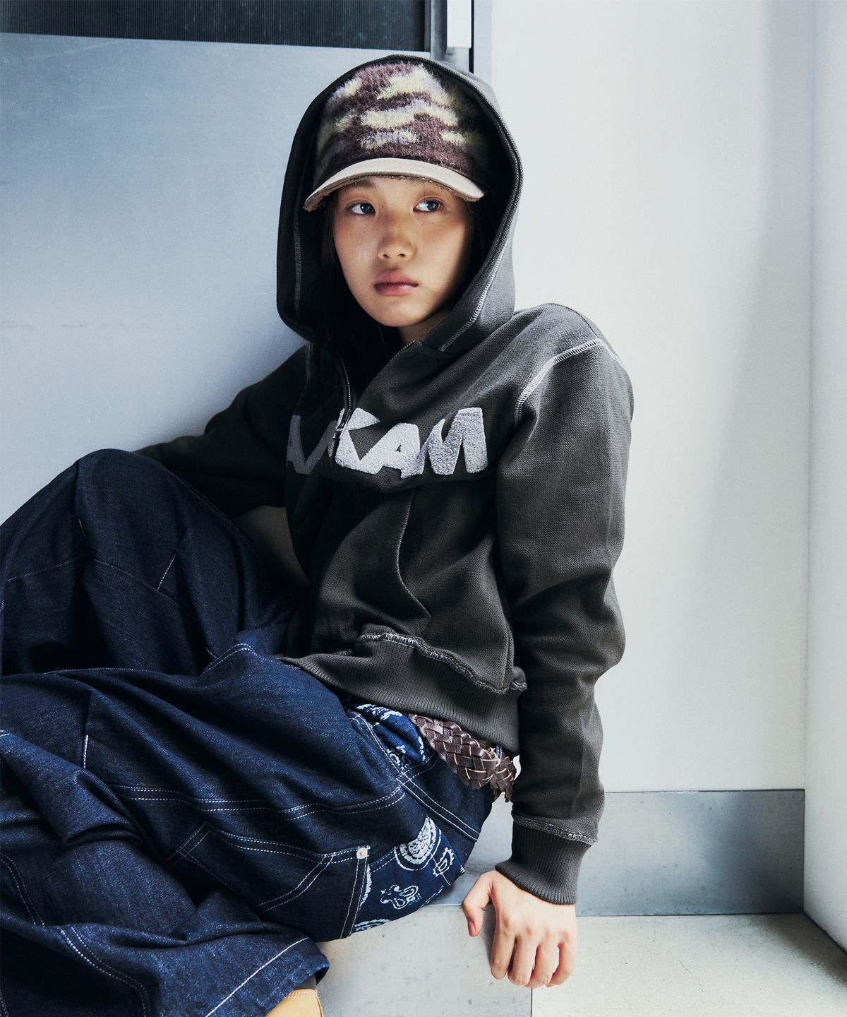 아캄(AAKAM) Boucle Logo Zip-Up Hoodie (Khaki)