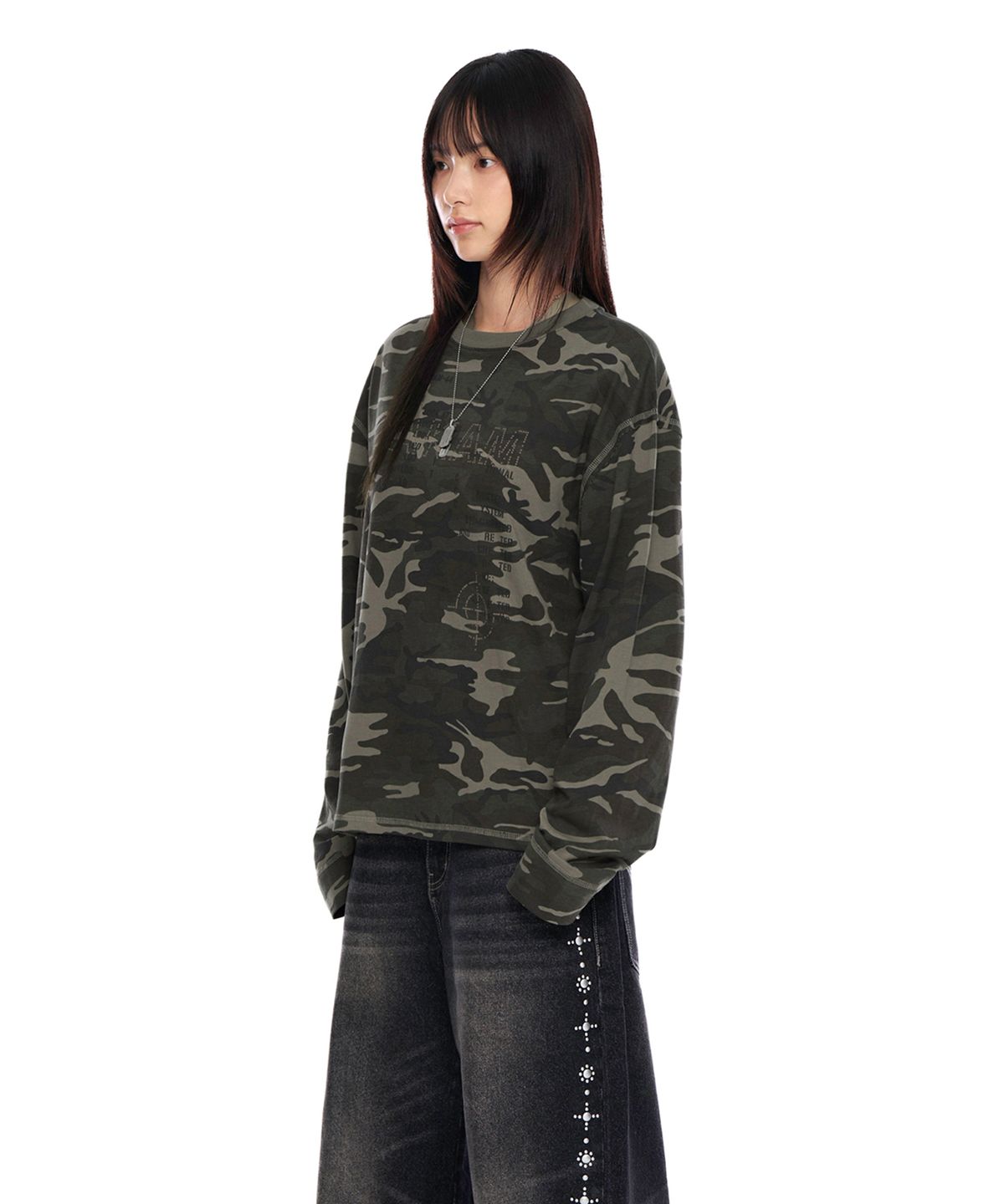 아캄(AAKAM) Typography Long Sleeve (Camo)