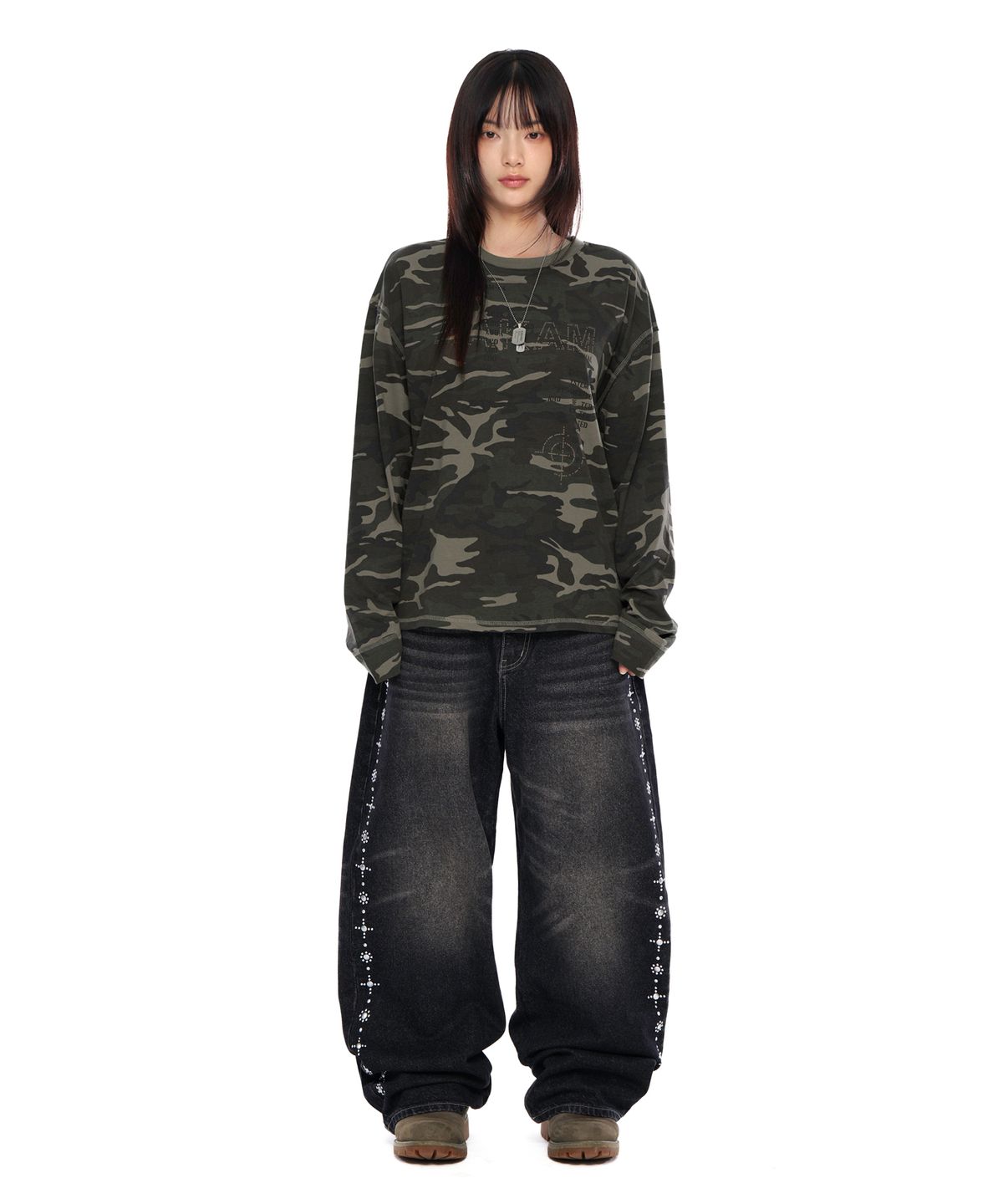 아캄(AAKAM) Typography Long Sleeve (Camo)