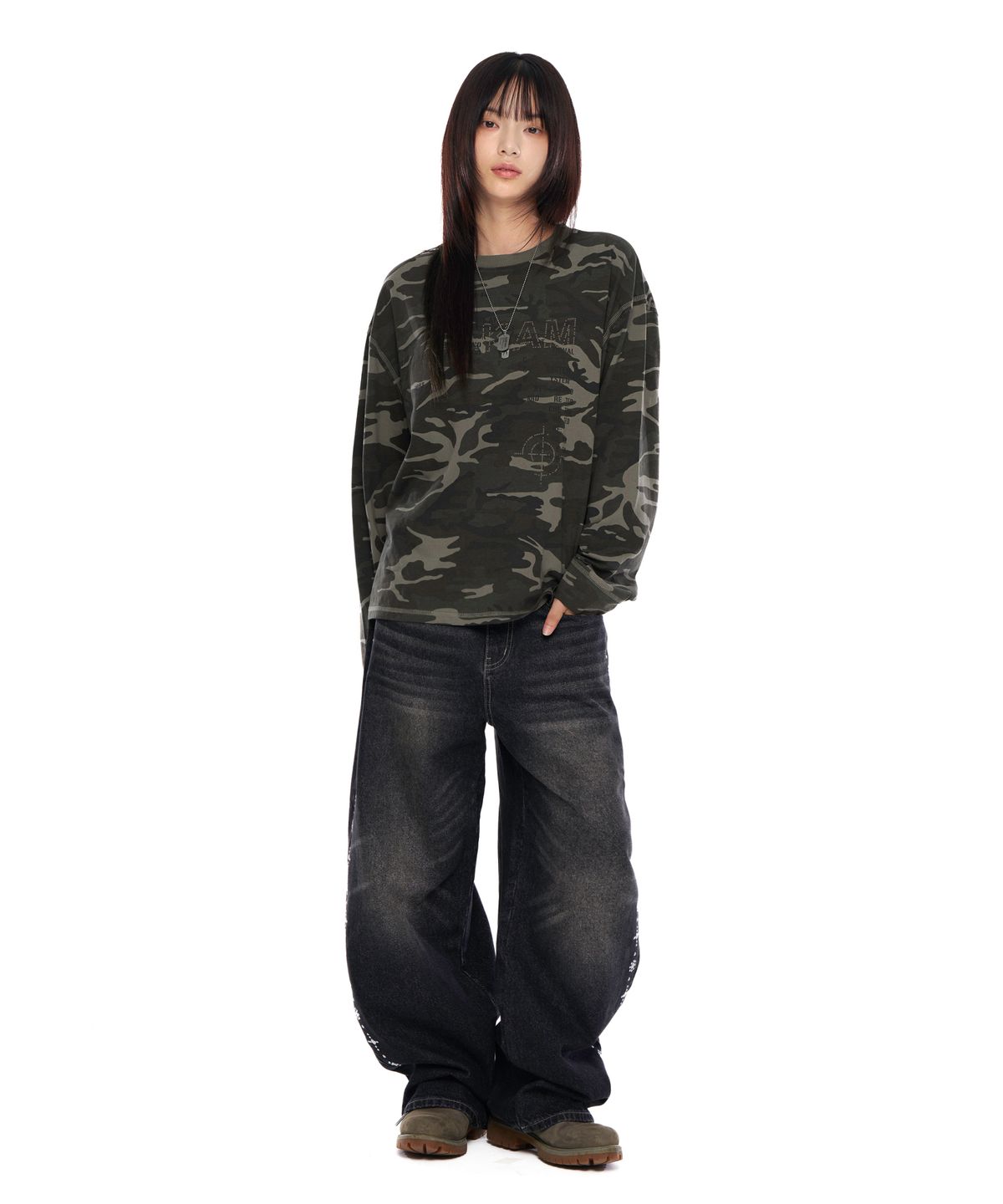 아캄(AAKAM) Typography Long Sleeve (Camo)