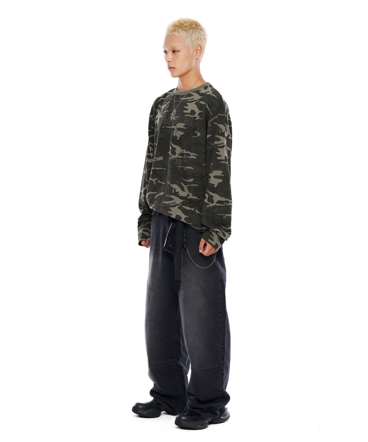 아캄(AAKAM) Typography Long Sleeve (Camo)