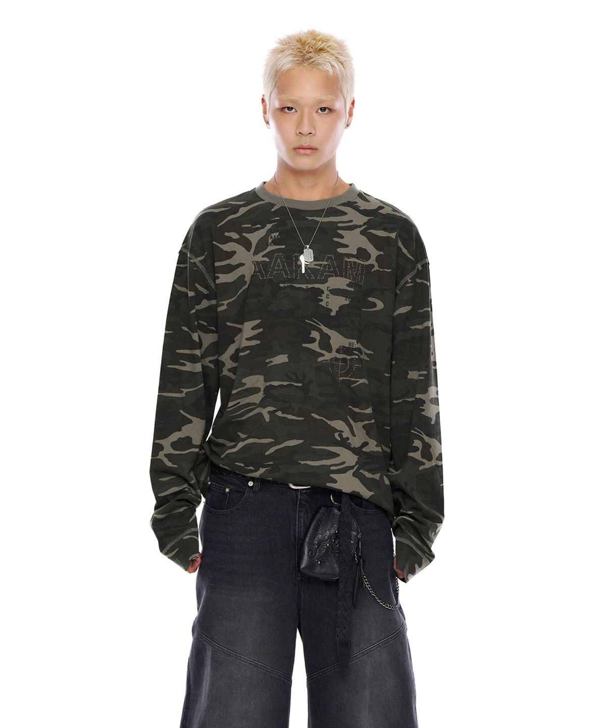 아캄(AAKAM) Typography Long Sleeve (Camo)