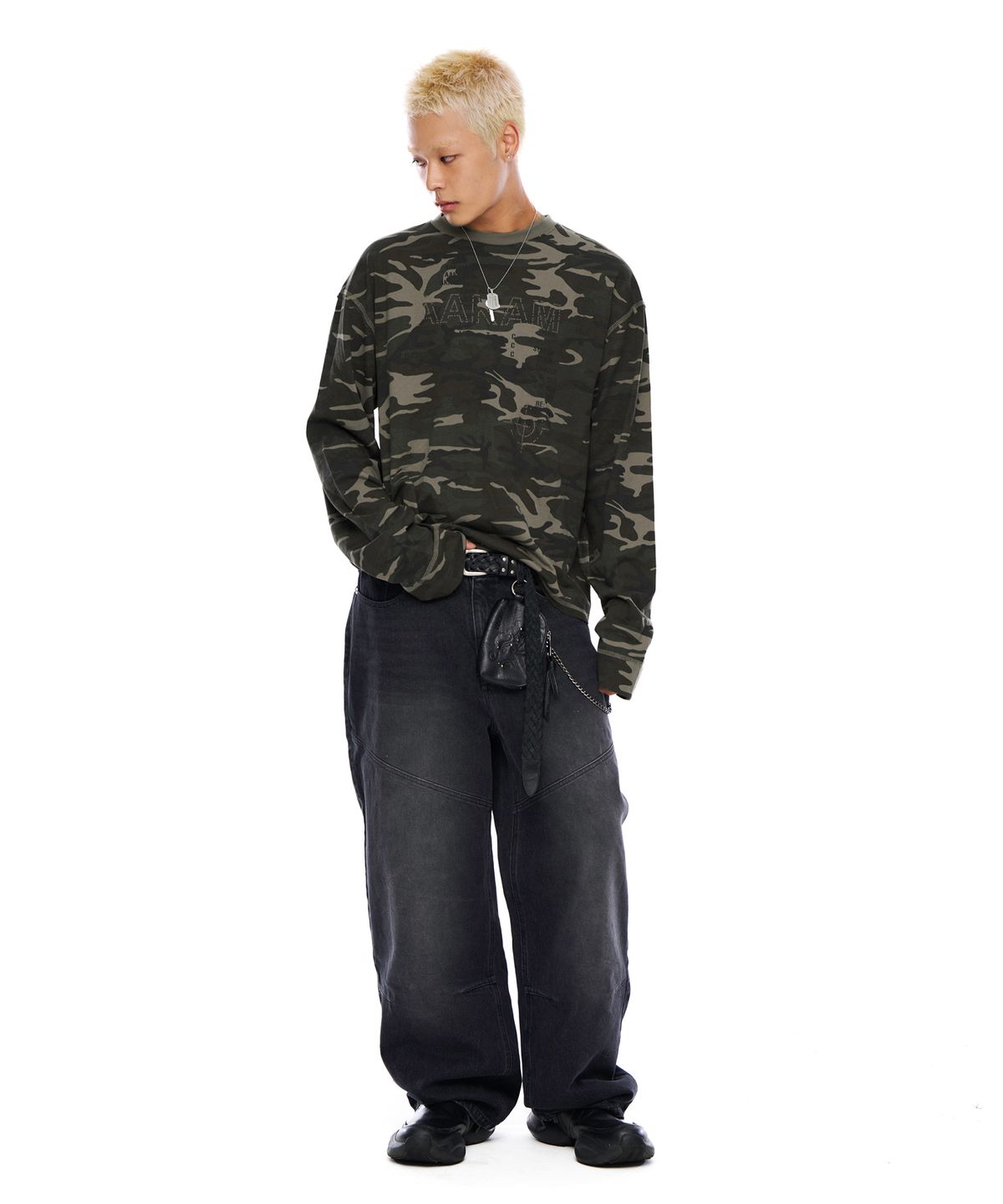 아캄(AAKAM) Typography Long Sleeve (Camo)