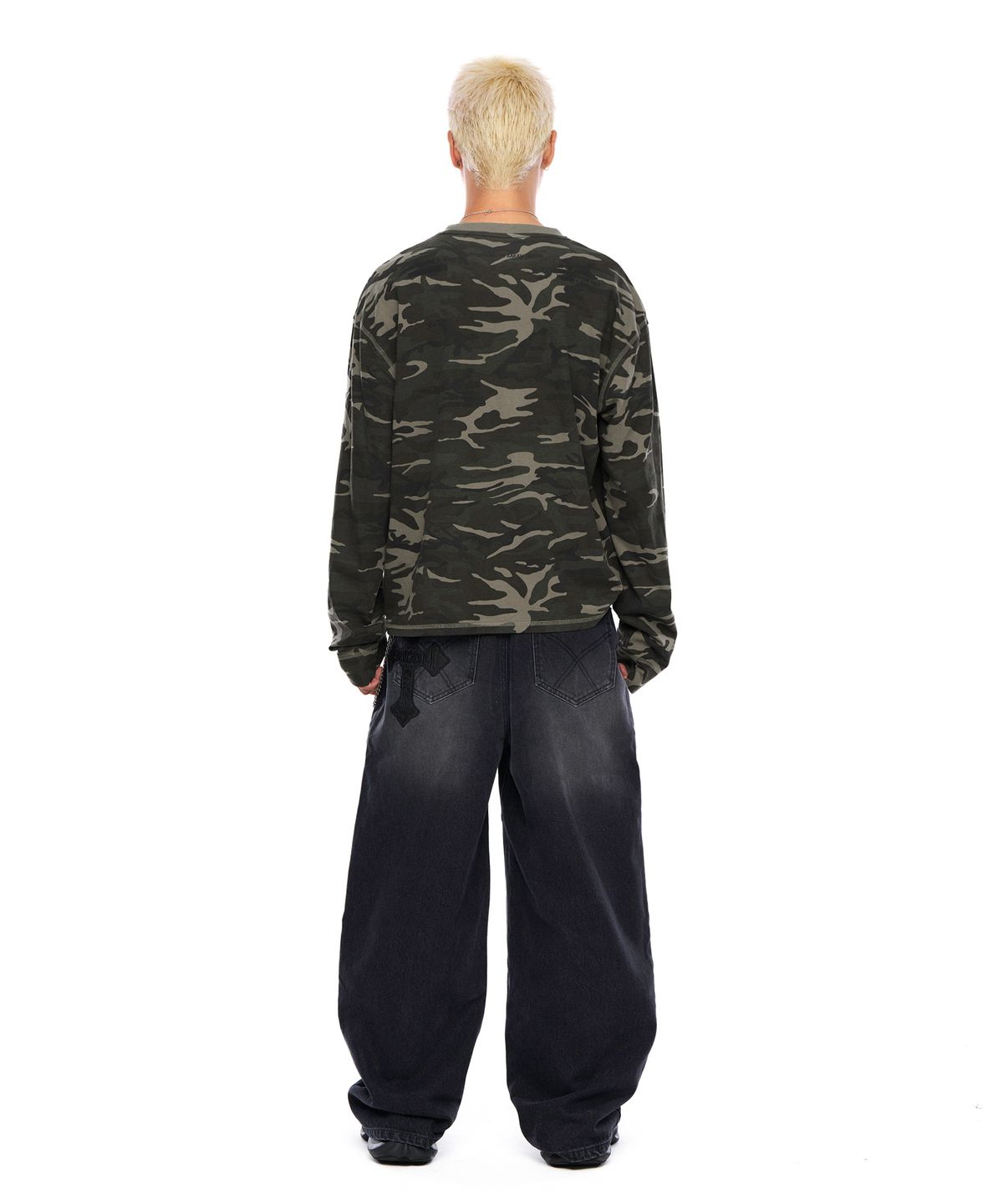 아캄(AAKAM) Typography Long Sleeve (Camo)