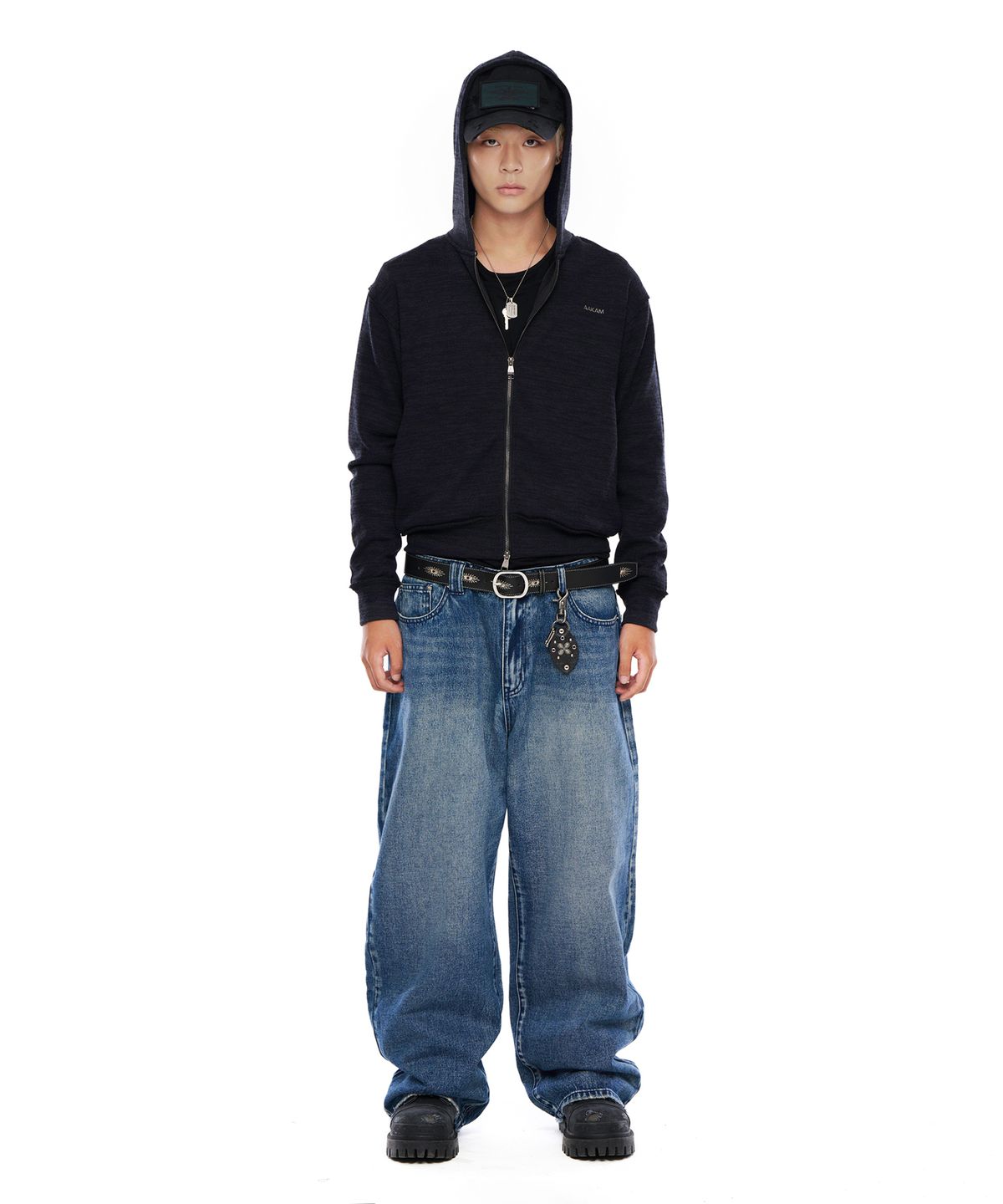 아캄(AAKAM) Back Studded Denim Pants (Blue)