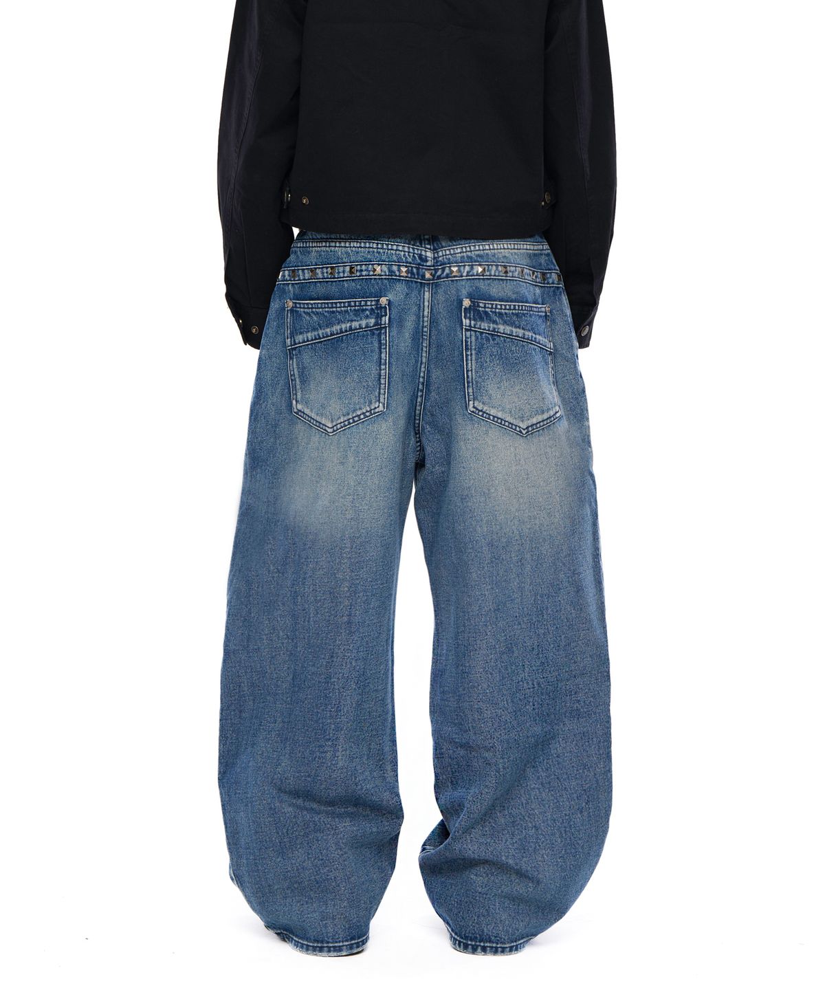 아캄(AAKAM) Back Studded Denim Pants (Blue)