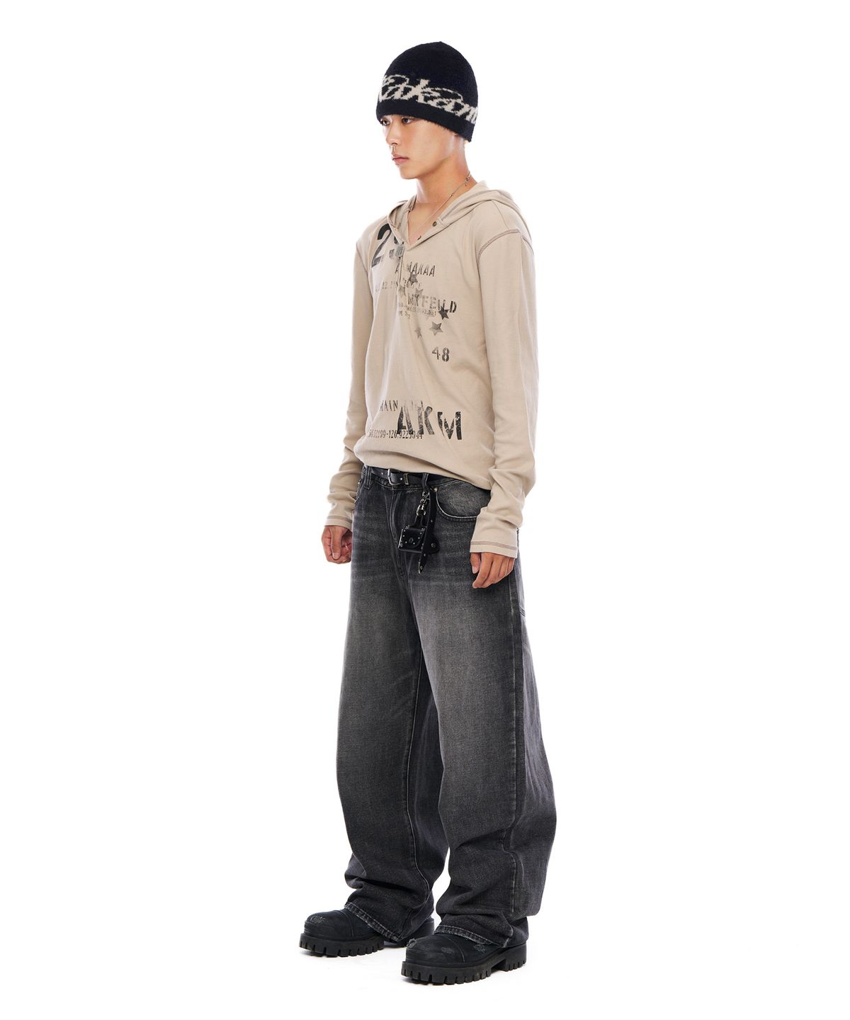 아캄(AAKAM) Back Studded Denim Pants (Black)