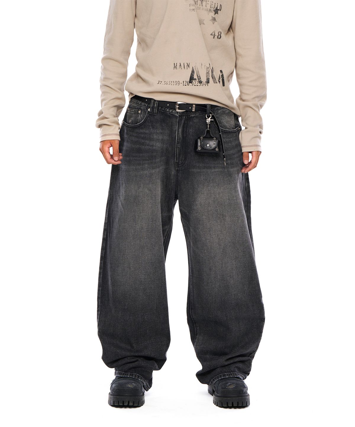 아캄(AAKAM) Back Studded Denim Pants (Black)