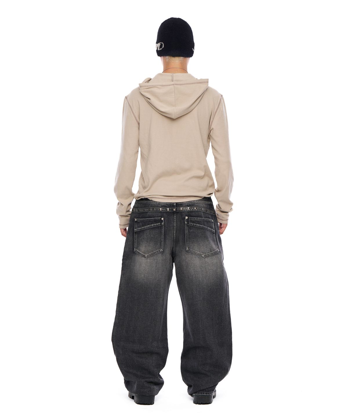 아캄(AAKAM) Back Studded Denim Pants (Black)