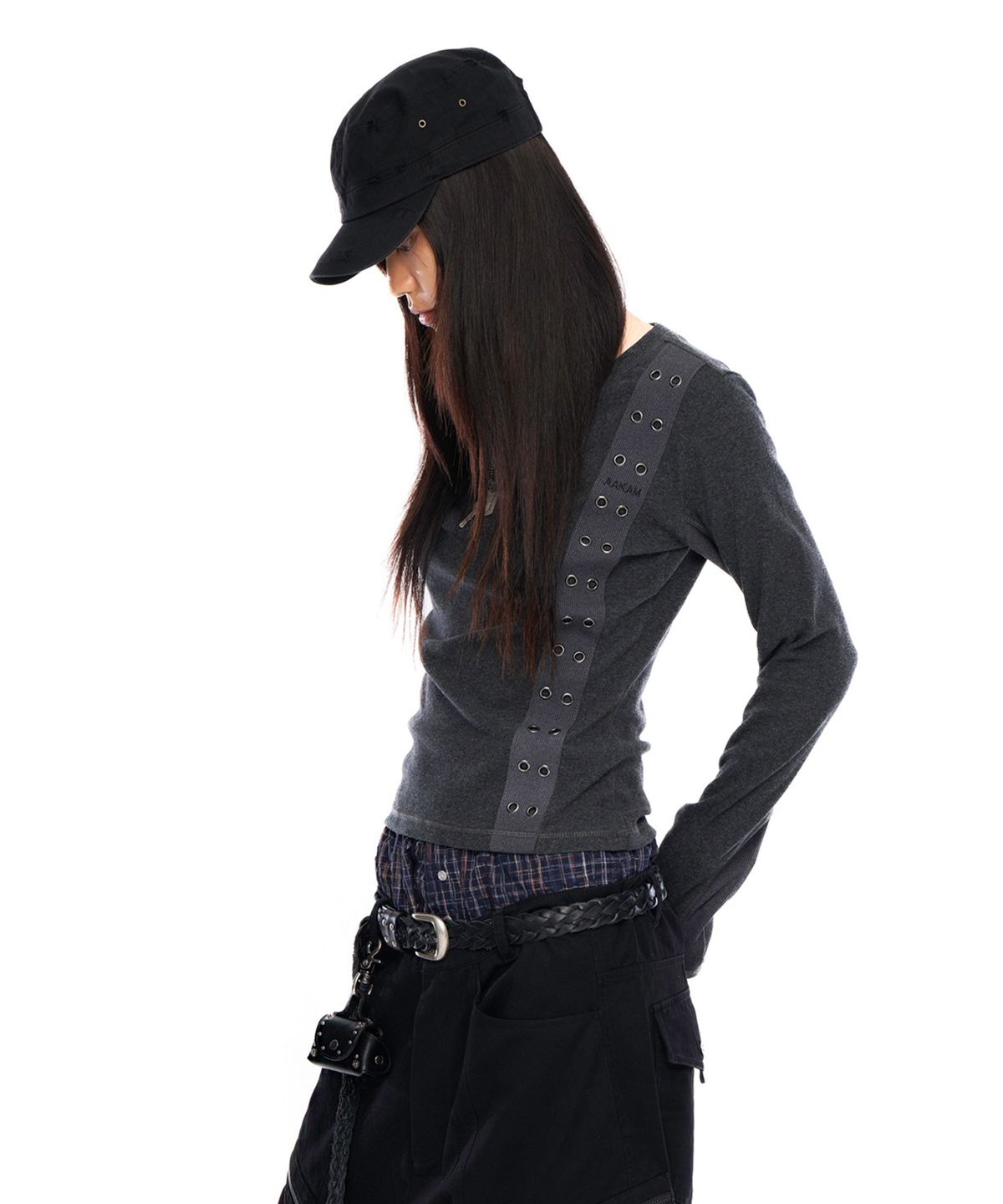 아캄(AAKAM) Side Eyelet Long Sleeve (Dark Gray)