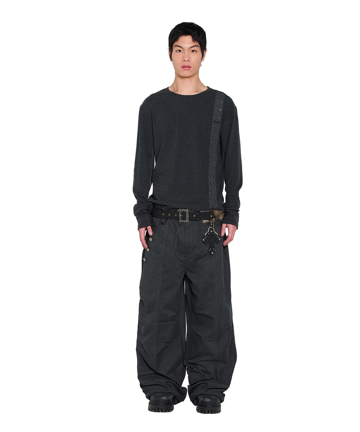 아캄(AAKAM) Side Eyelet Long Sleeve (Dark Gray)