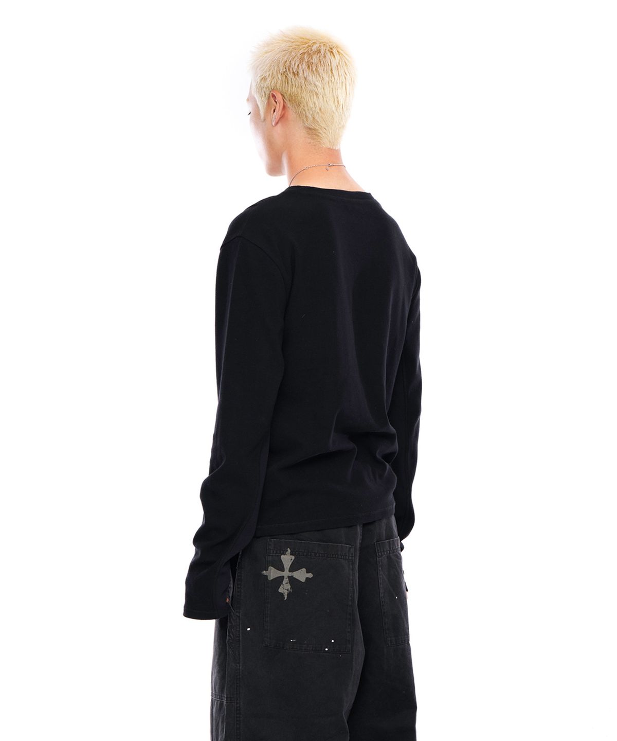 아캄(AAKAM) Side Eyelet Long Sleeve (Black)