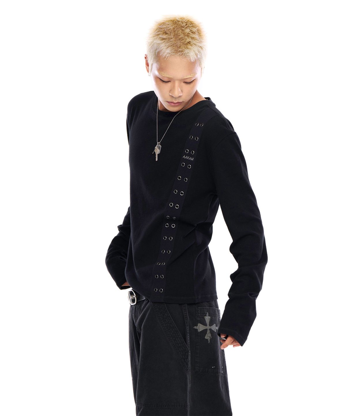 아캄(AAKAM) Side Eyelet Long Sleeve (Black)
