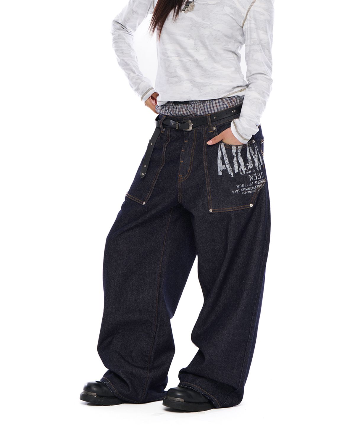 아캄(AAKAM) Out Pocket Printed Denim Pants (Dark Blue)