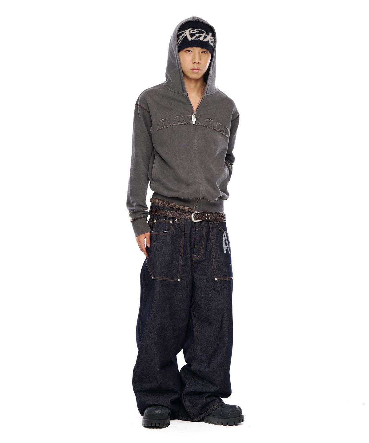 아캄(AAKAM) Out Pocket Printed Denim Pants (Dark Blue)