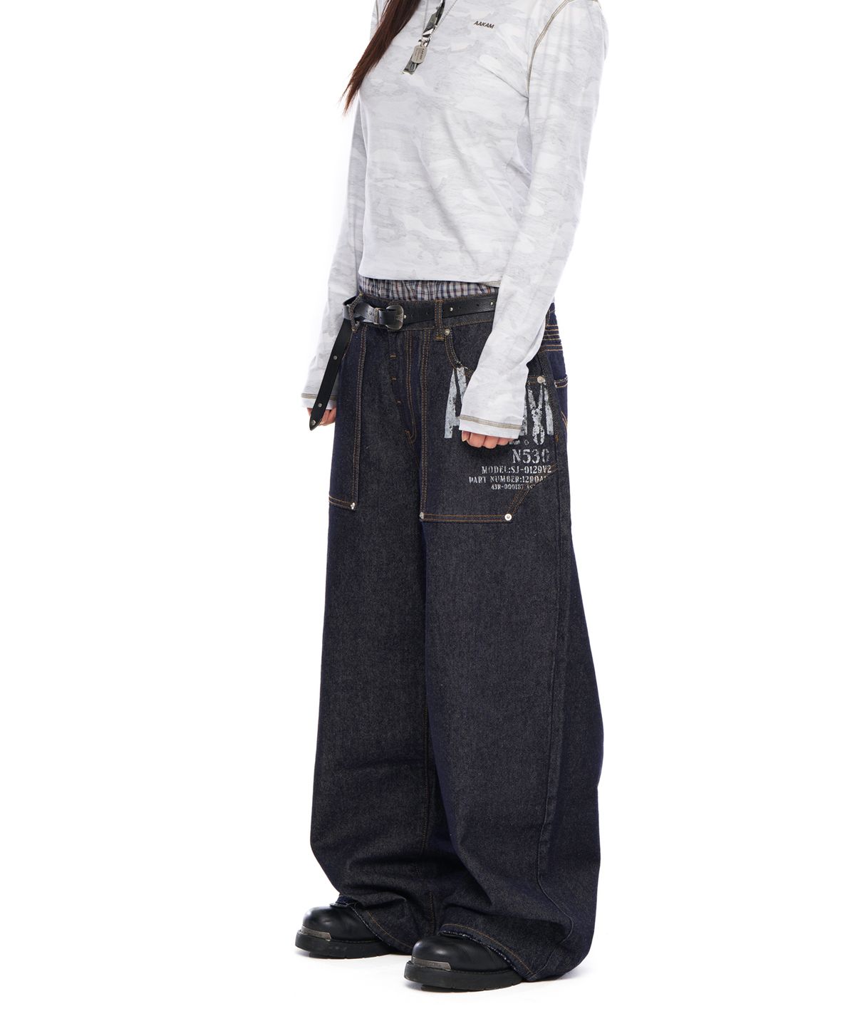 아캄(AAKAM) Out Pocket Printed Denim Pants (Dark Blue)