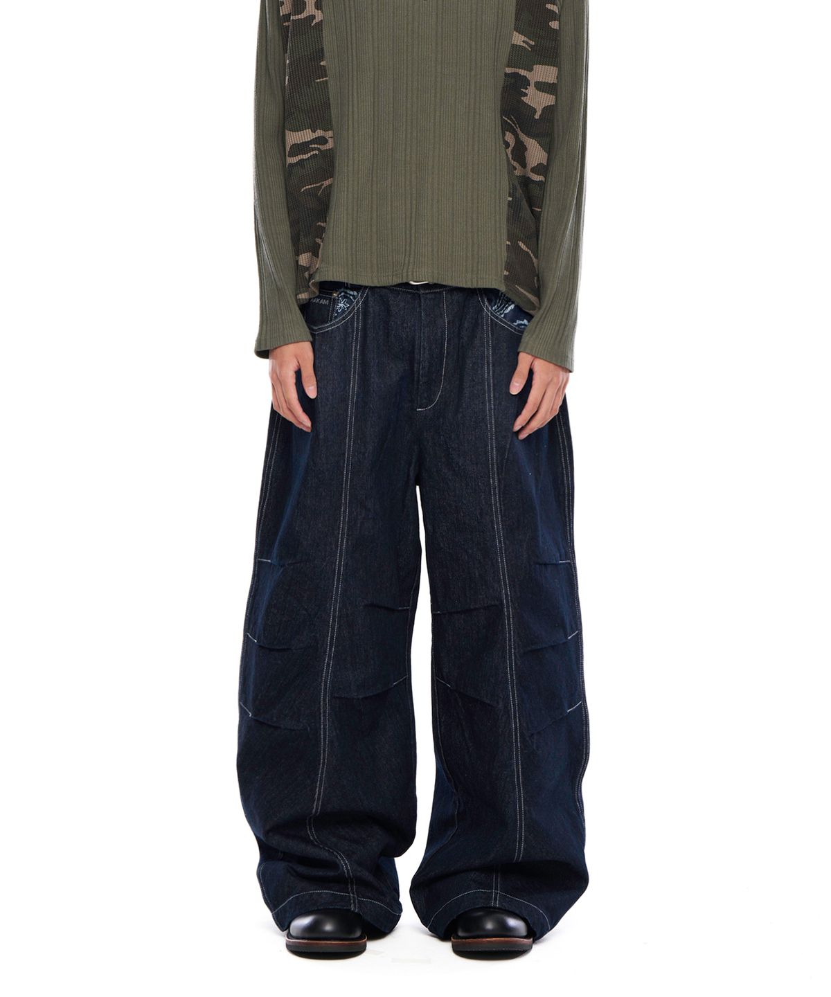 아캄(AAKAM) Knee Pin-Tuck Paisley Denim Pants (Blue)