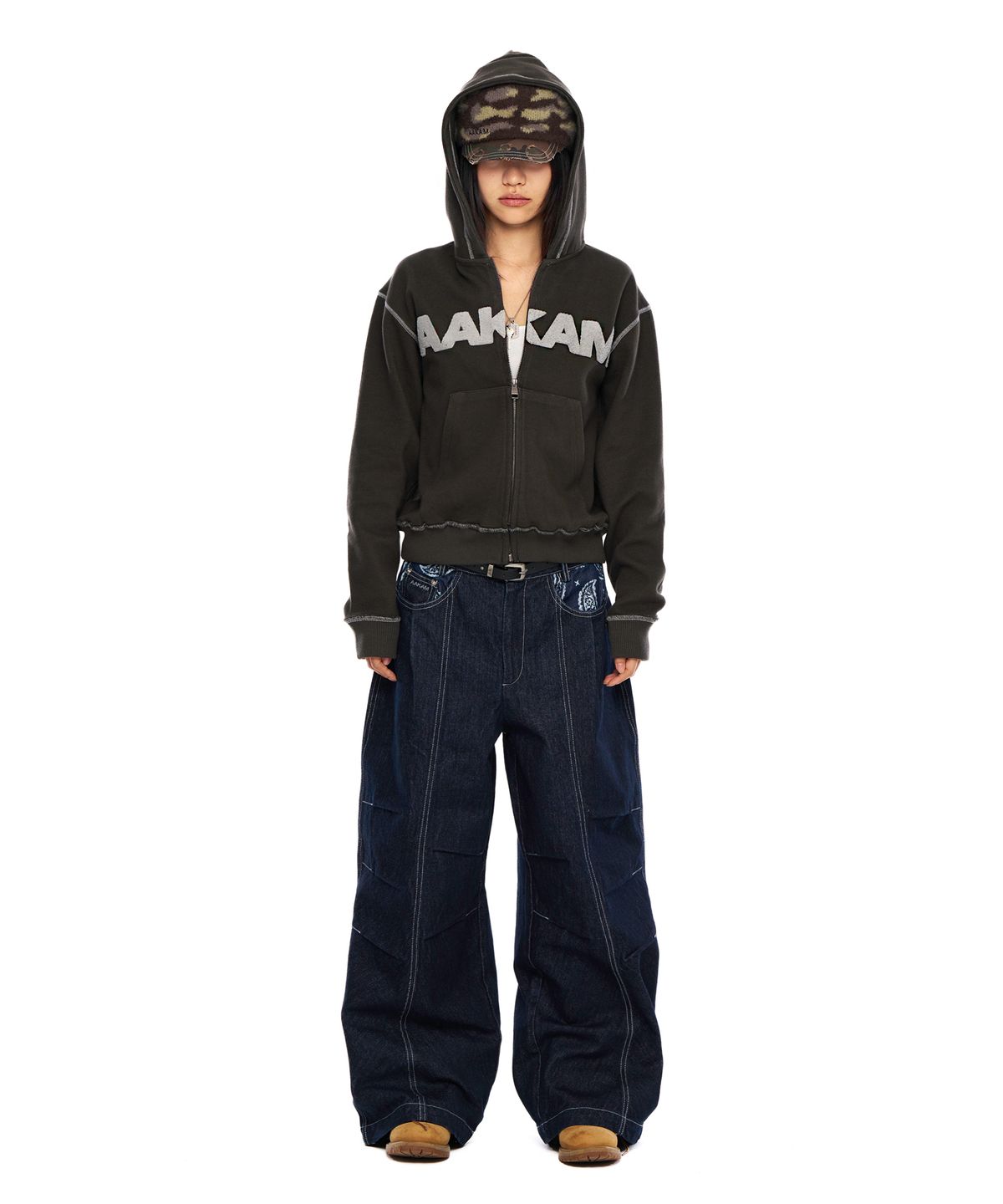 아캄(AAKAM) Knee Pin-Tuck Paisley Denim Pants (Blue)