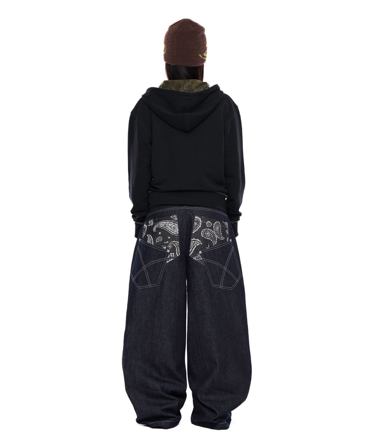 아캄(AAKAM) Knee Pin-Tuck Paisley Denim Pants (Black)